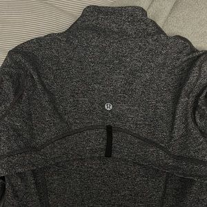 Lulu Lemon zip up size 8 lightly used in great condition no wear or tear